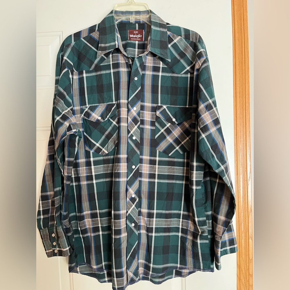 Men’s Wrangler western green plaid long sleeve pearl snap shirt. Large 16-16 1/2